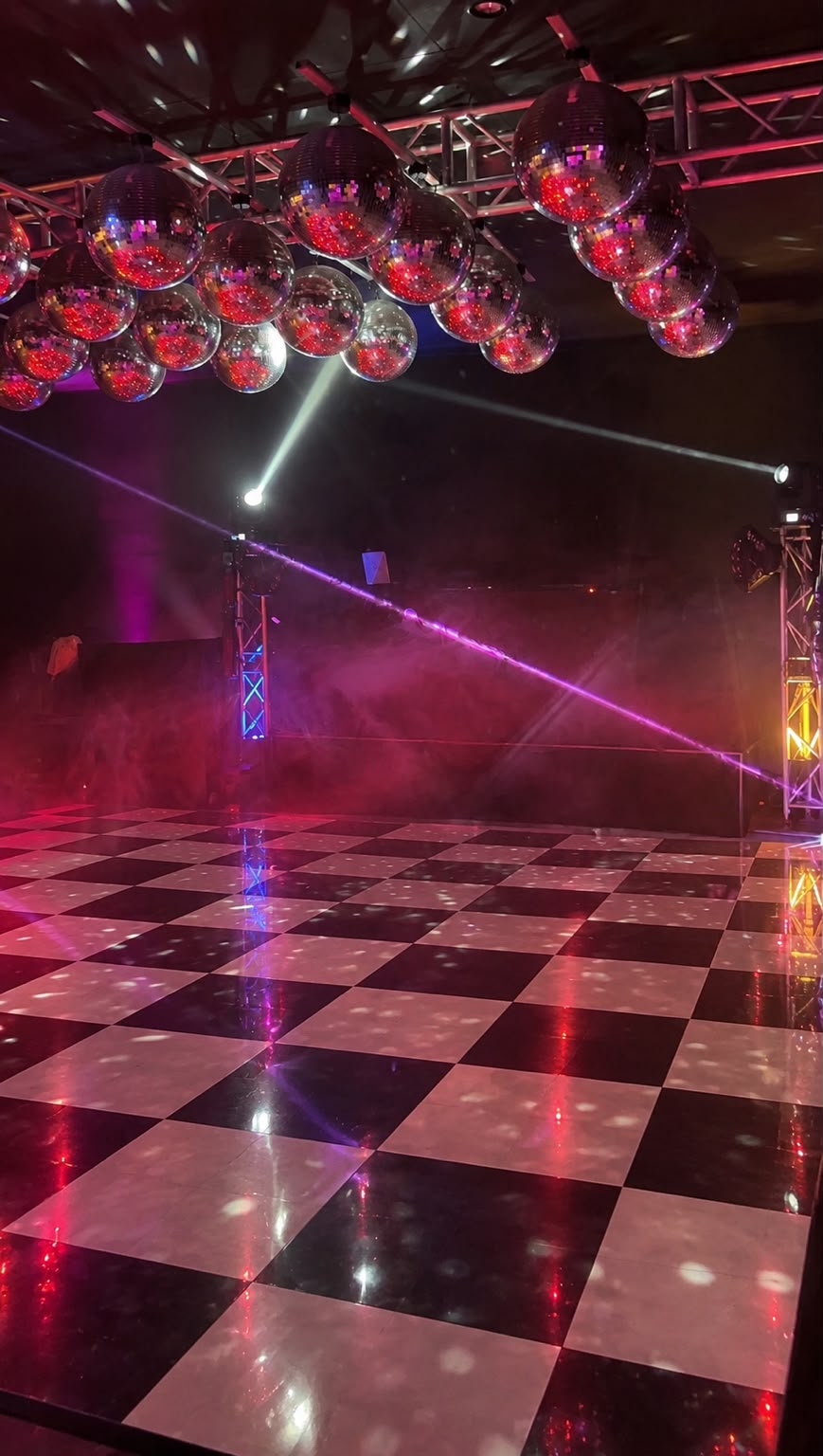 Fiesta y pista de baile con luces robotizadas